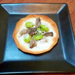 餃子の皮で★枝豆とまいたけのチーズペッパー焼き